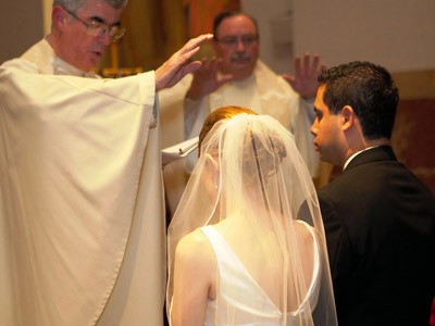 Amoris laetitia – Un appel à la prière lancé par trois évêques