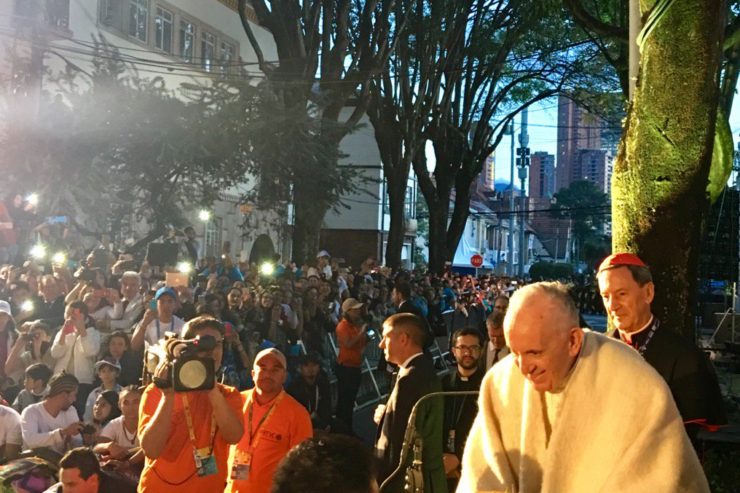 Bogota – Le pape acclamé par une foule immense