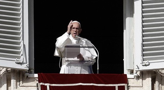 Pape François “Dieu choisit un trône inconfortable : la Croix”