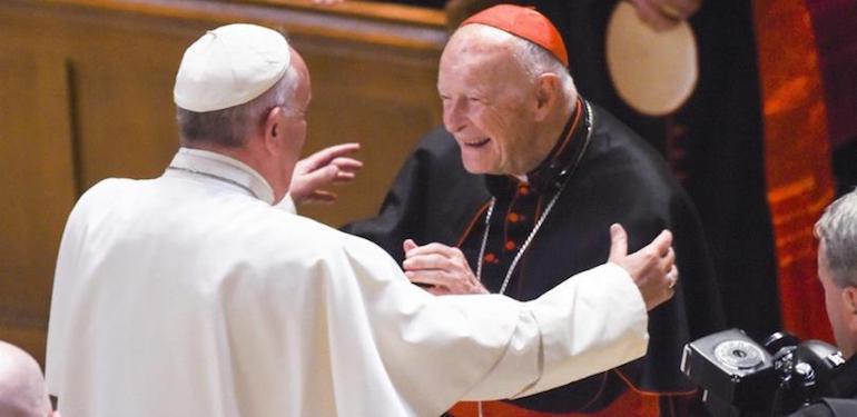 Pédophilie – L’affaire McCarrick va-t-elle éclabousser dangereusement le pape ?