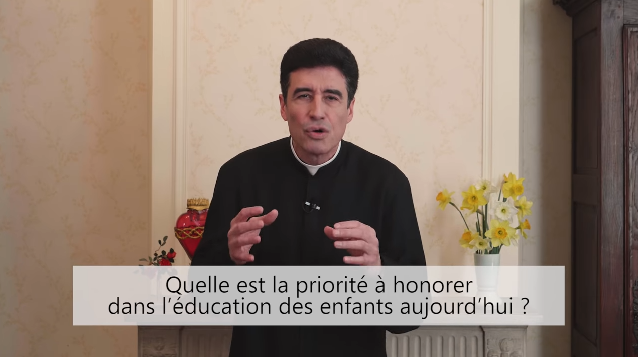 Deux minutes pour vous #55 – Père Michel-Marie Zanotti-Sorkine – « Quelle est la priorité à honorer dans l’éducation des enfants aujourd’hui ? »