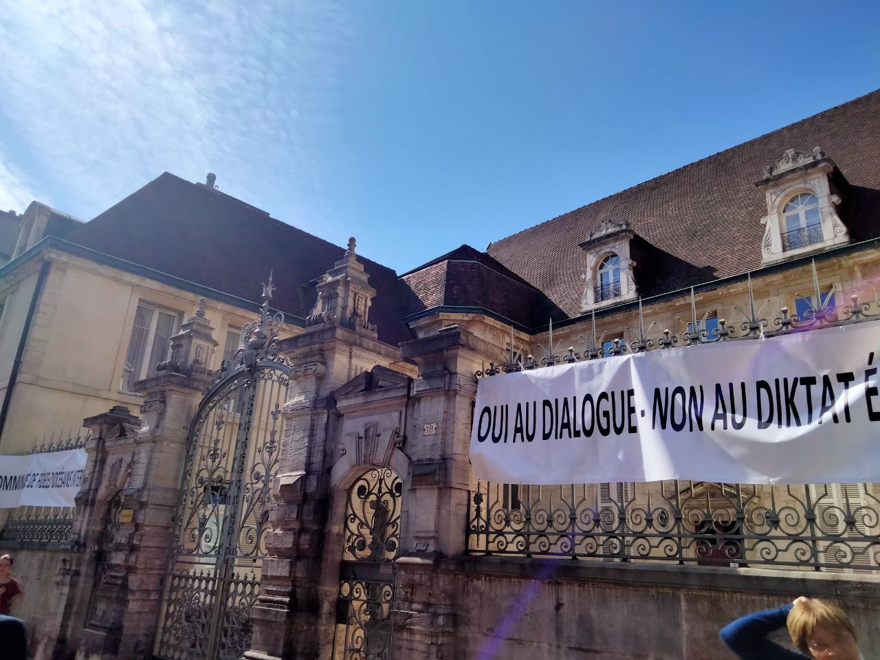 Dijon : ils manifestent contre la décision de l’évêque de mettre fin à l’apostolat de la Fraternité Saint-Pierre