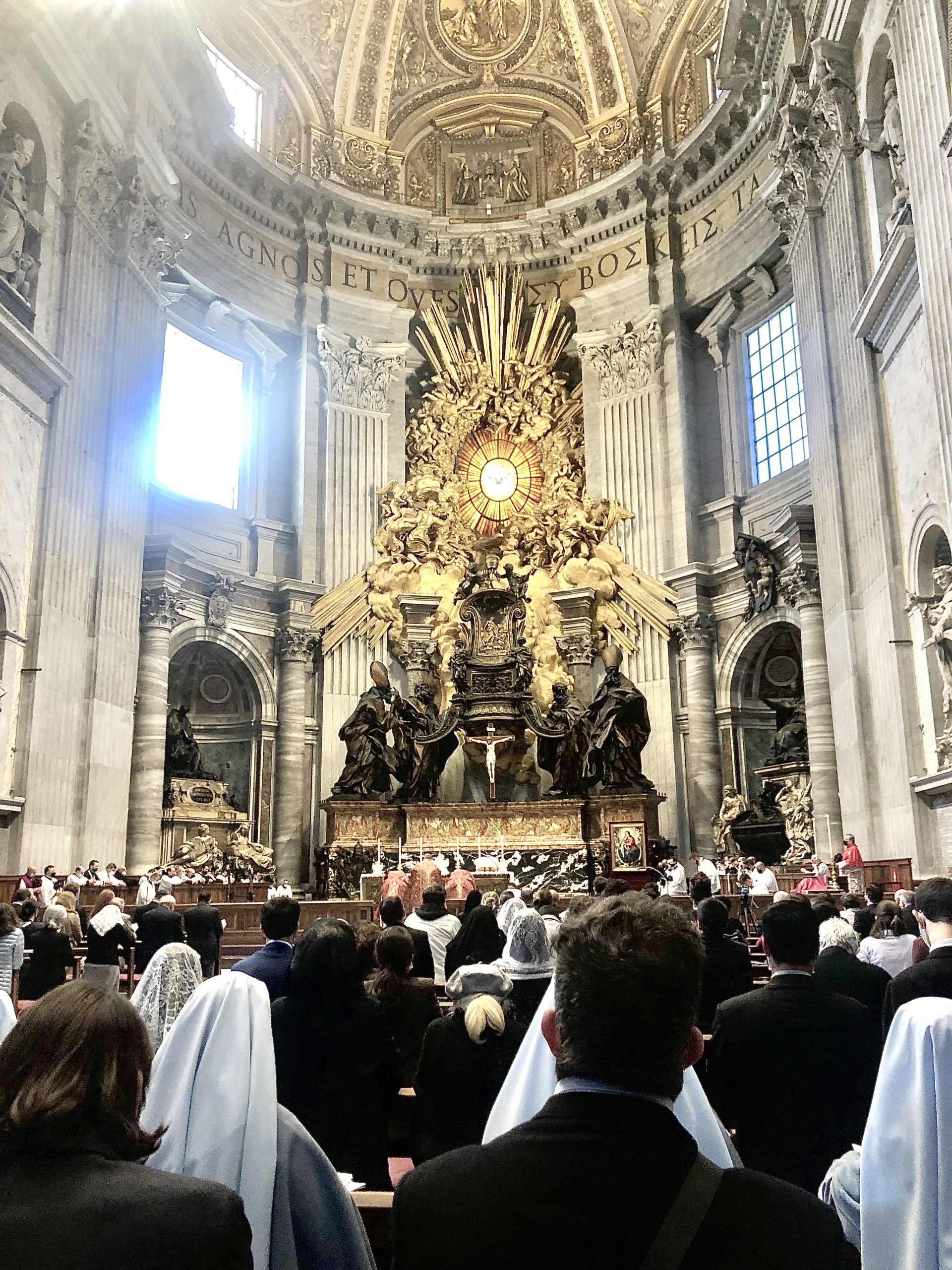 Rome : célébration de la messe traditionnelle à la chaire de Saint-Pierre