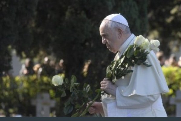 Le Pape François s’est rendu dans le cimetière militaire français de Rome