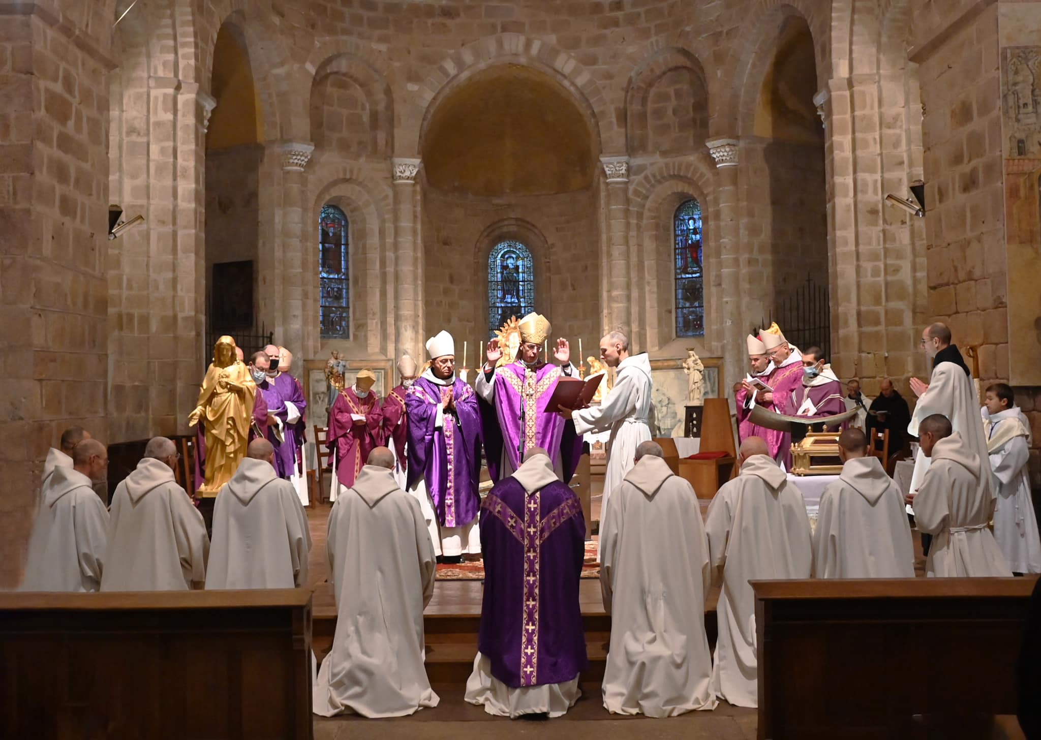 Solignac : messe d’installation des moines à l’Abbaye