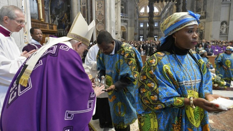 Rome : le Pape a célébré dimanche une messe selon l’usage « zaïrois »