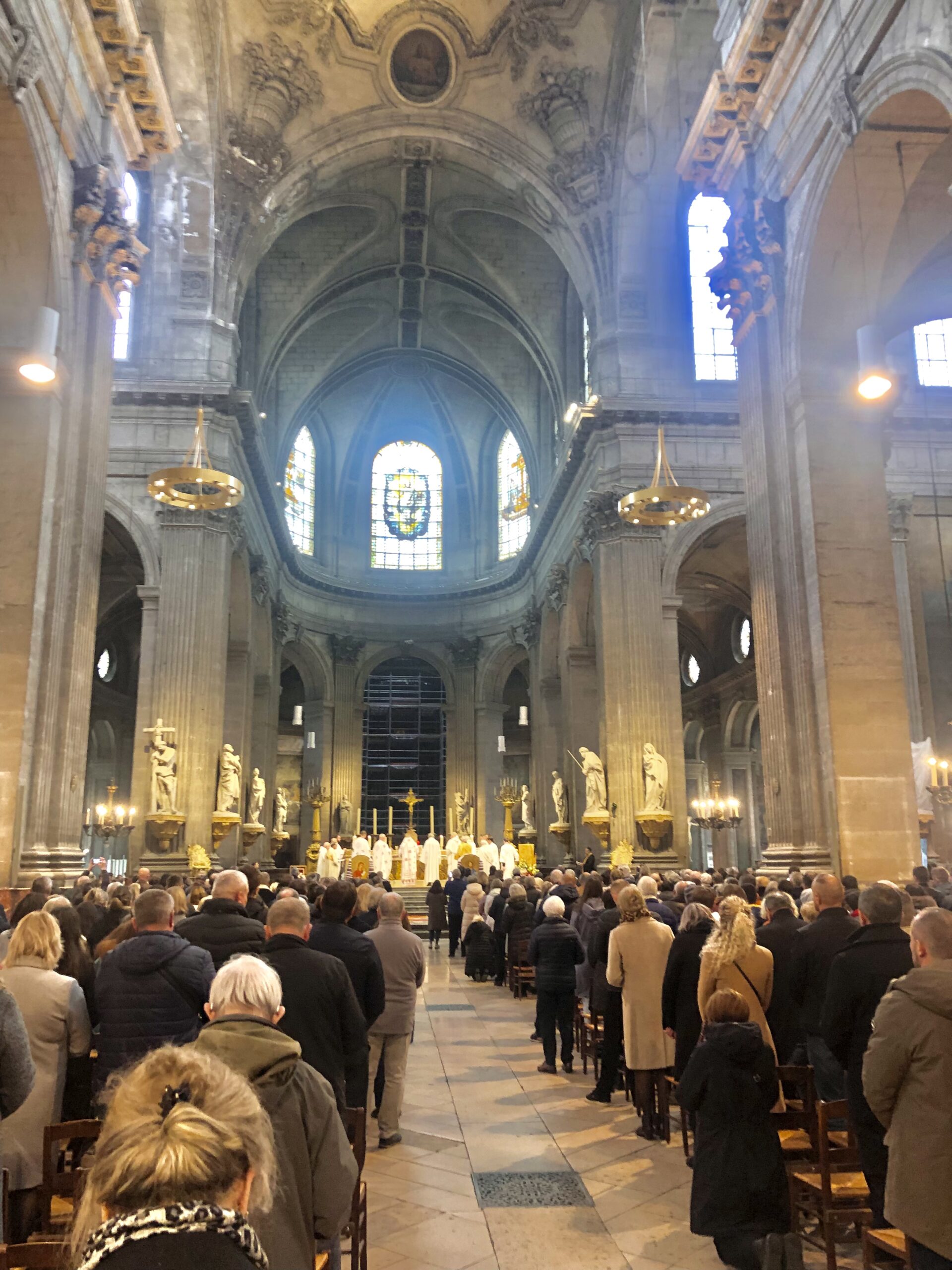 Paris : célébration de la liturgie byzantine sous les voûtes de Saint-Sulpice